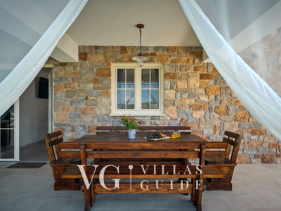 Casa Nona Anica Additional content