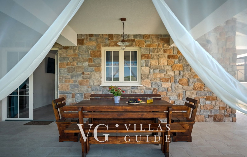 Casa Nona Anica Additional content