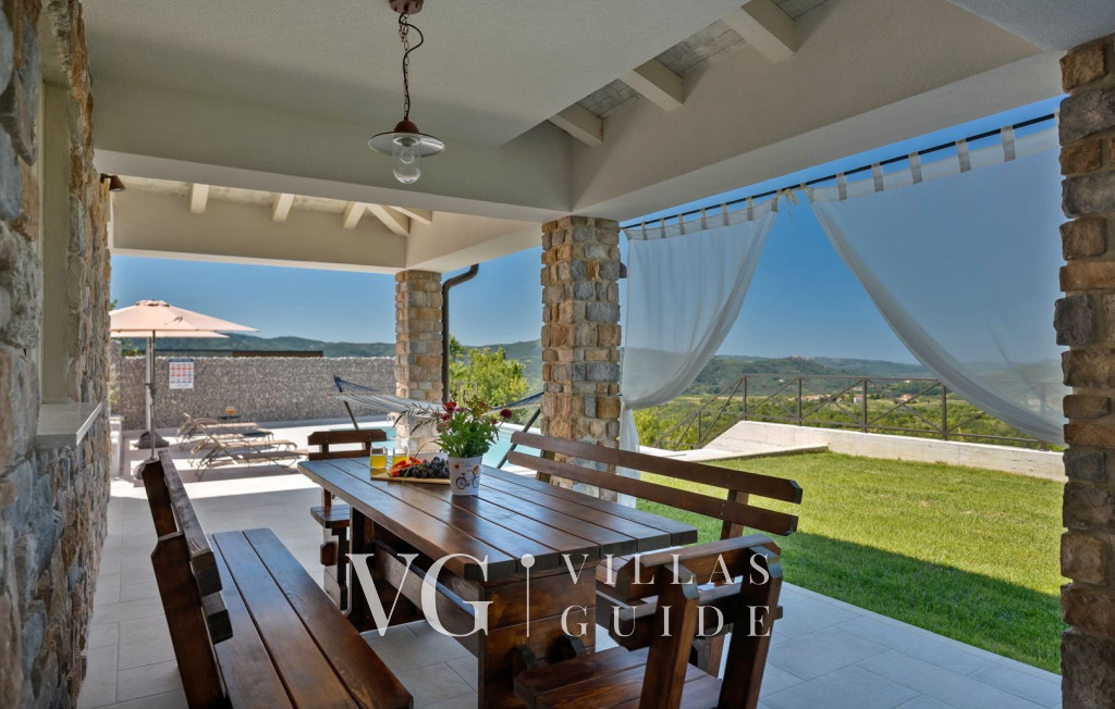 Casa Nona Anica Additional content