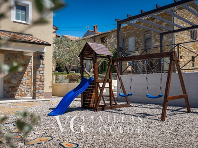 Casa Nona Anica Additional content