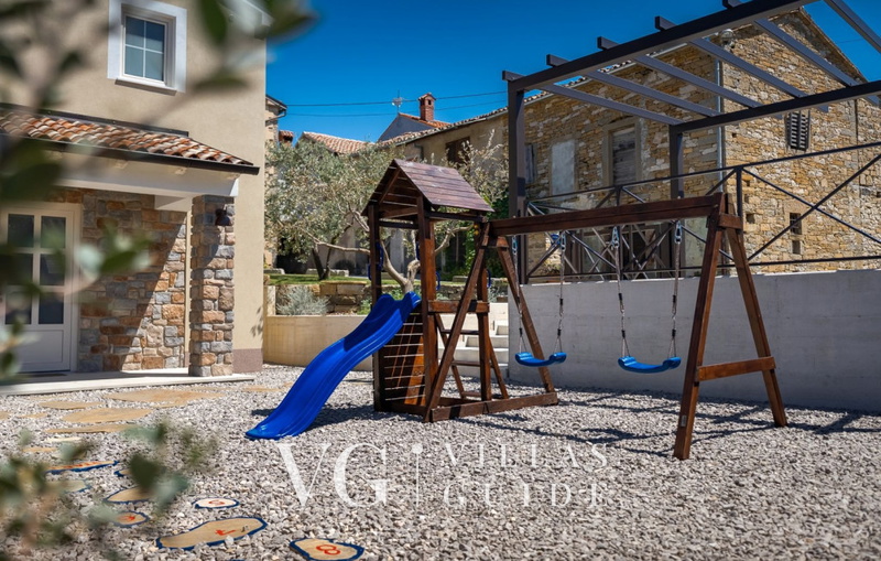 Casa Nona Anica Additional content