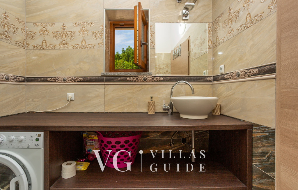 Villa Gostinjac 2 with pool&pet friendly- island Krk Kupaonica