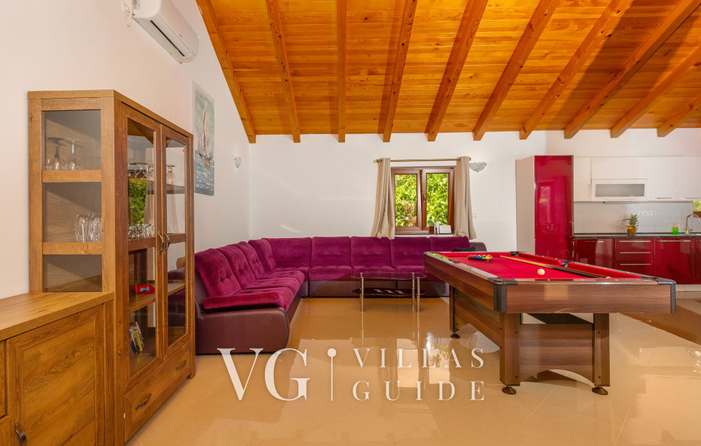Villa Gostinjac 1 with pool&pet friendly- island Krk Wohnzimmer
