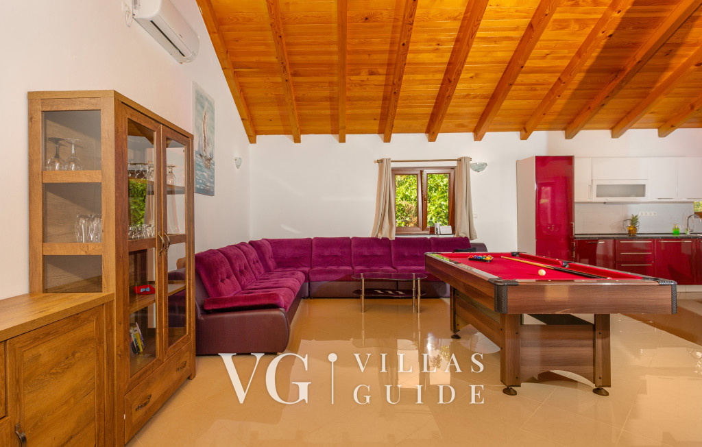 Villa Gostinjac 1 with pool&pet friendly- island Krk Dnevni boravak