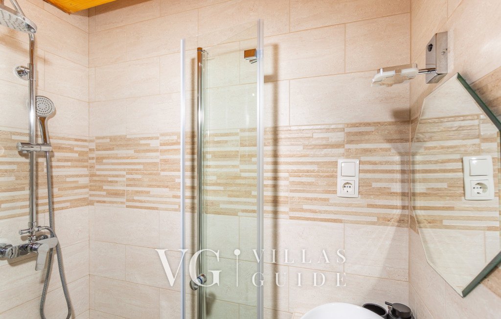 Villa Gostinjac 1 with pool&pet friendly- island Krk Badezimmer