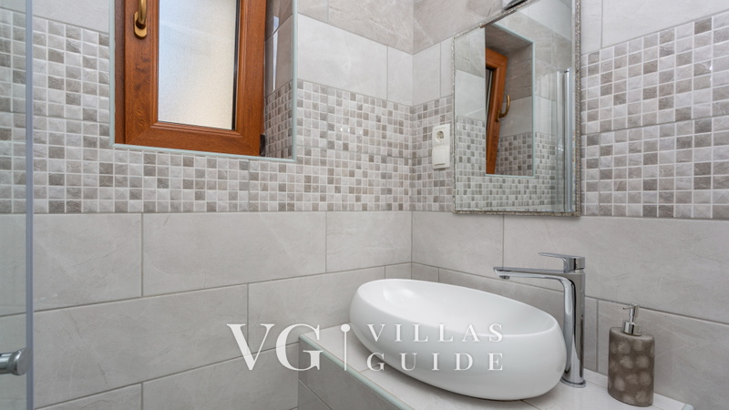 Villa Gostinjac 1 with pool&pet friendly- island Krk Kupaonica
