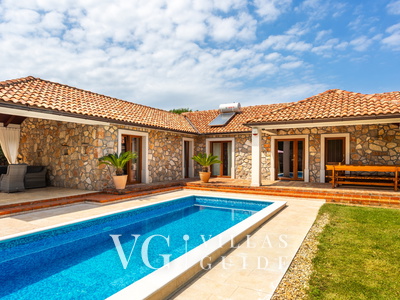 Villa Gostinjac 1 with pool&pet friendly- island Krk Dvorište i vanjski dio objekta