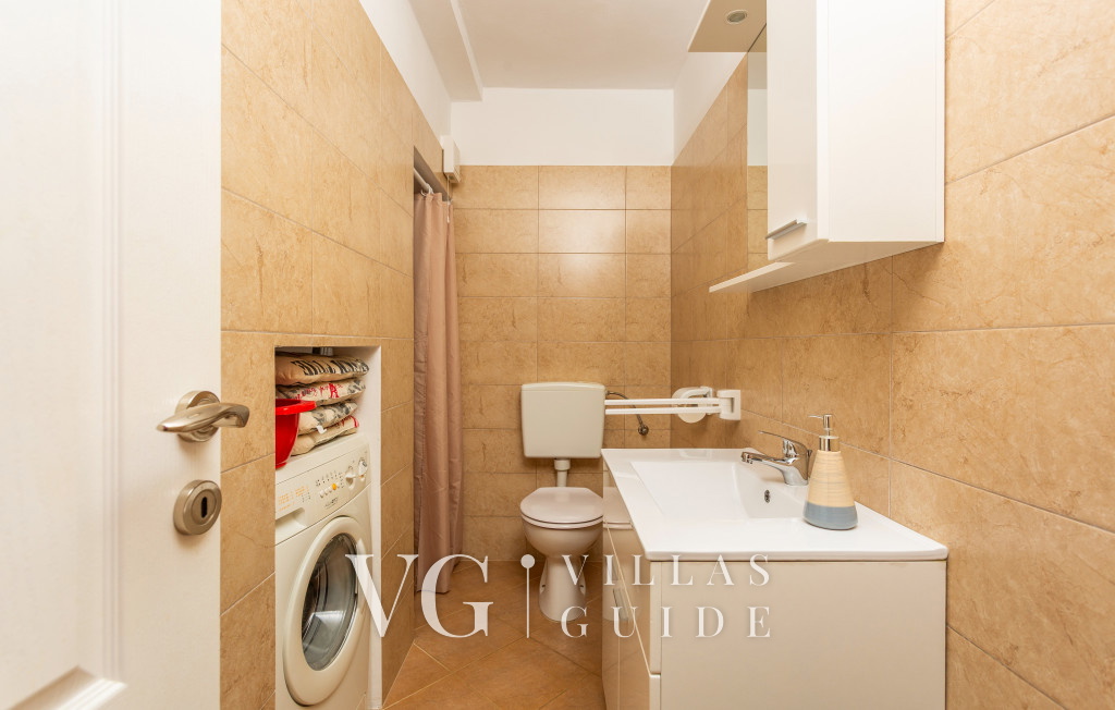 Villa Risika 1 with pool island Krk Kupaonica