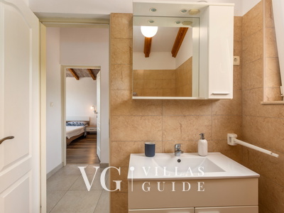 Villa Risika 1 with pool island Krk Kupaonica