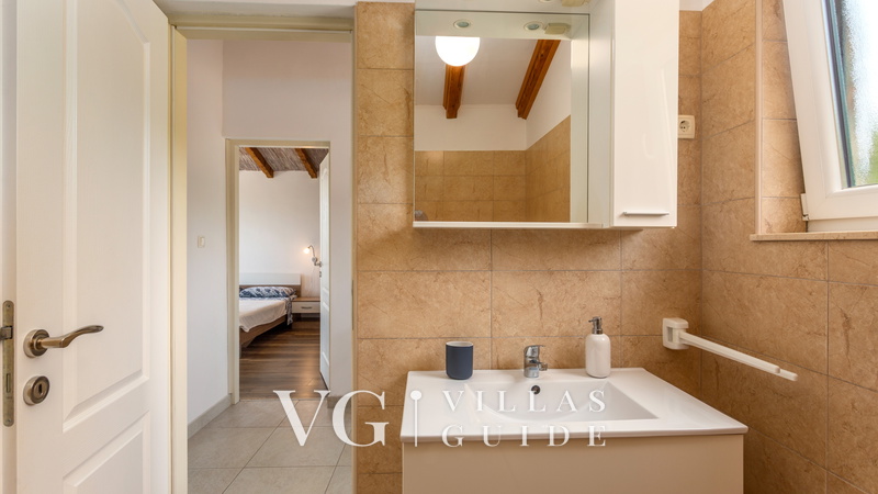 Villa Risika 1 with pool island Krk Kupaonica