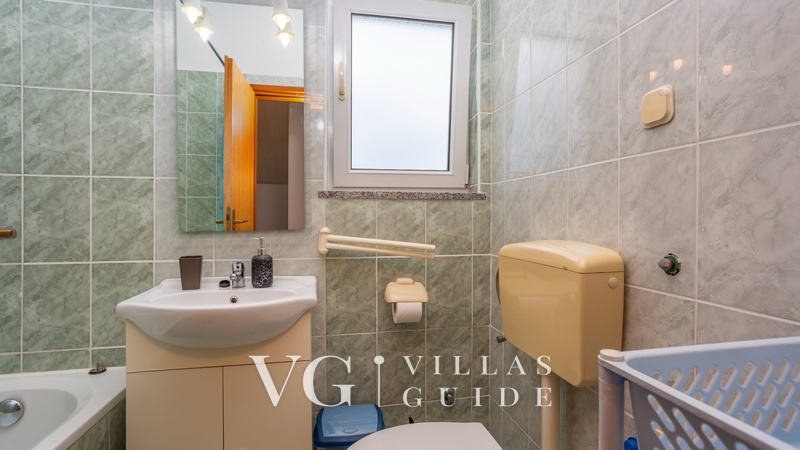 Villa Risika 2 with pool island Krk Kupaonica