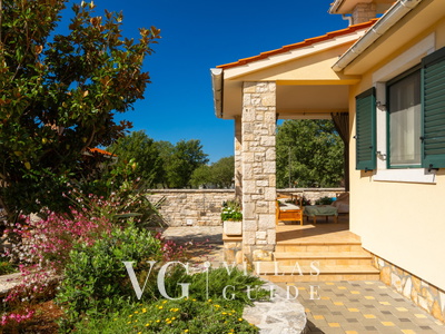 Villa Ulika Garden and property exterior