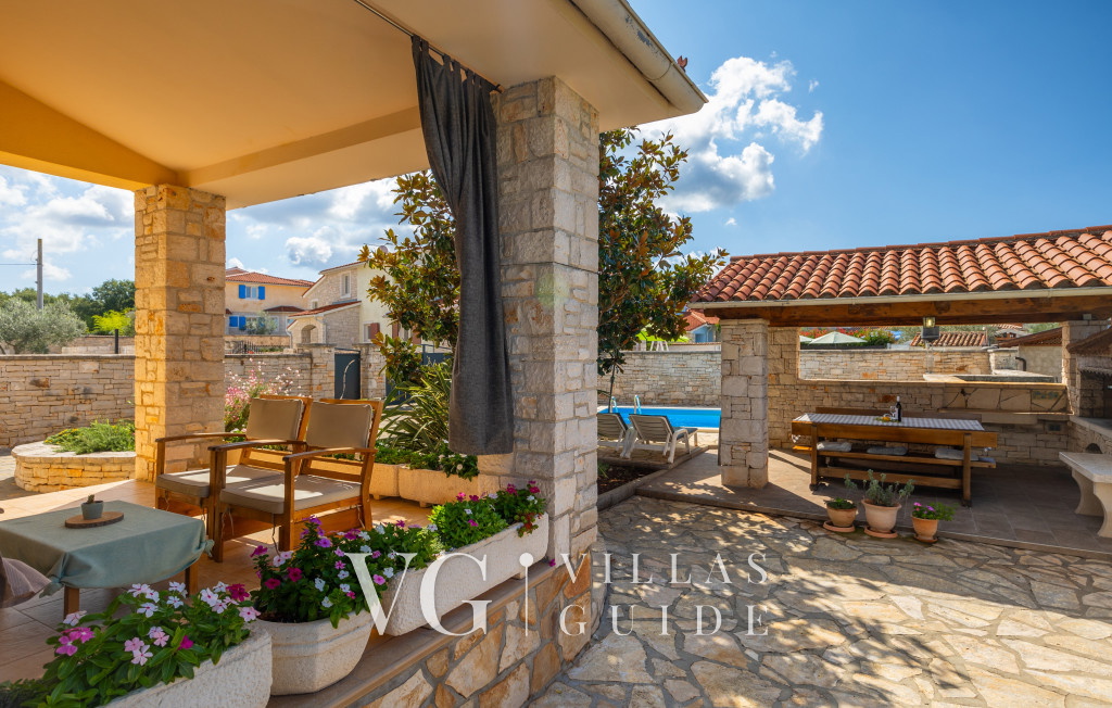 Villa Ulika Garden and property exterior