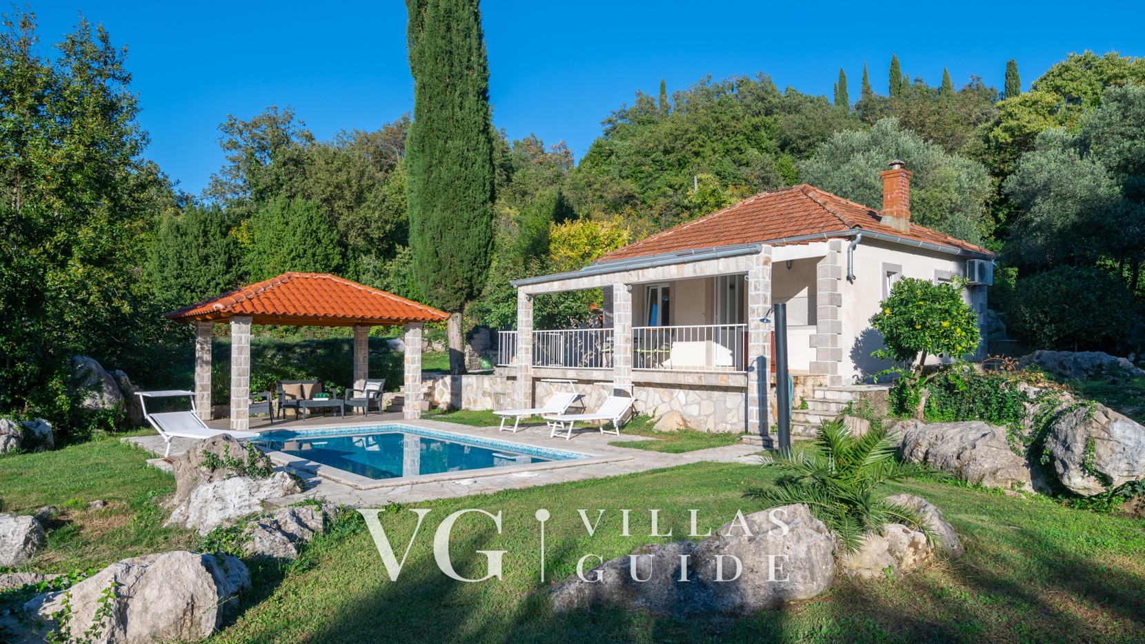 House Rilović Garden and property exterior