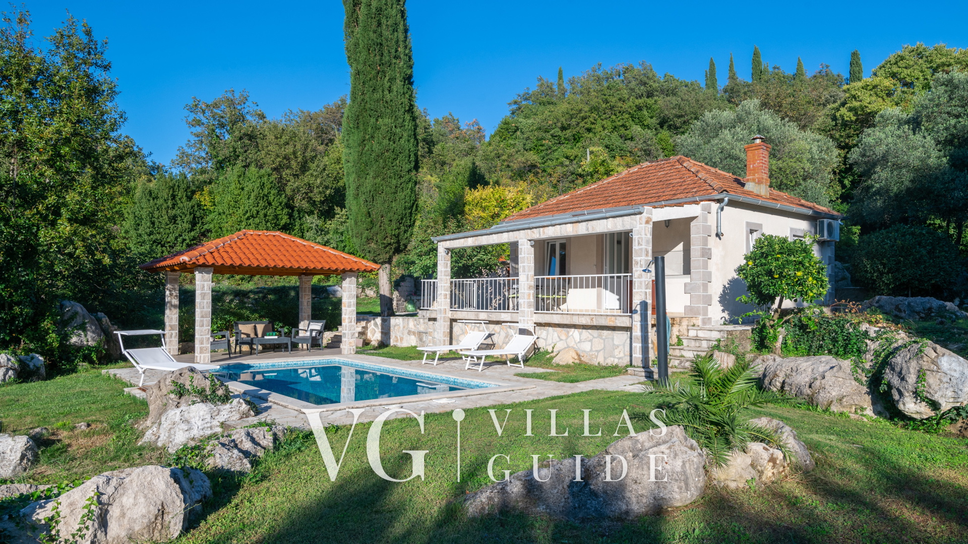 House Rilović Garden and property exterior