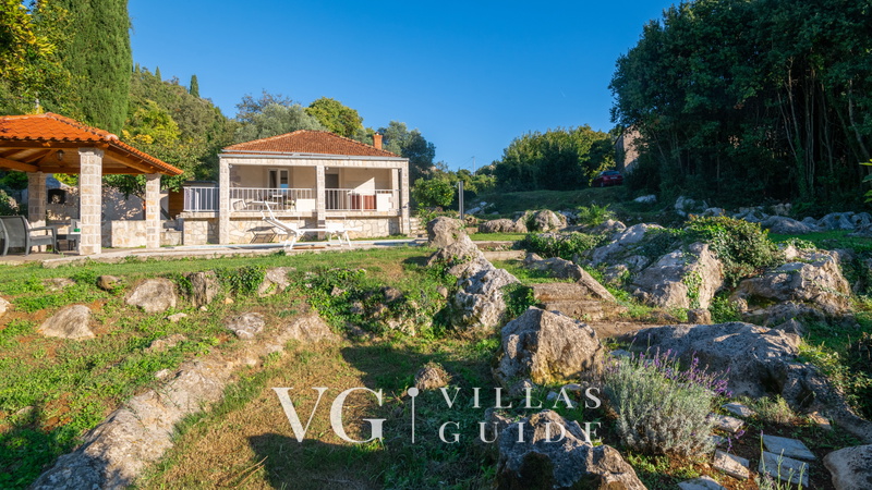 House Rilović Garden and property exterior