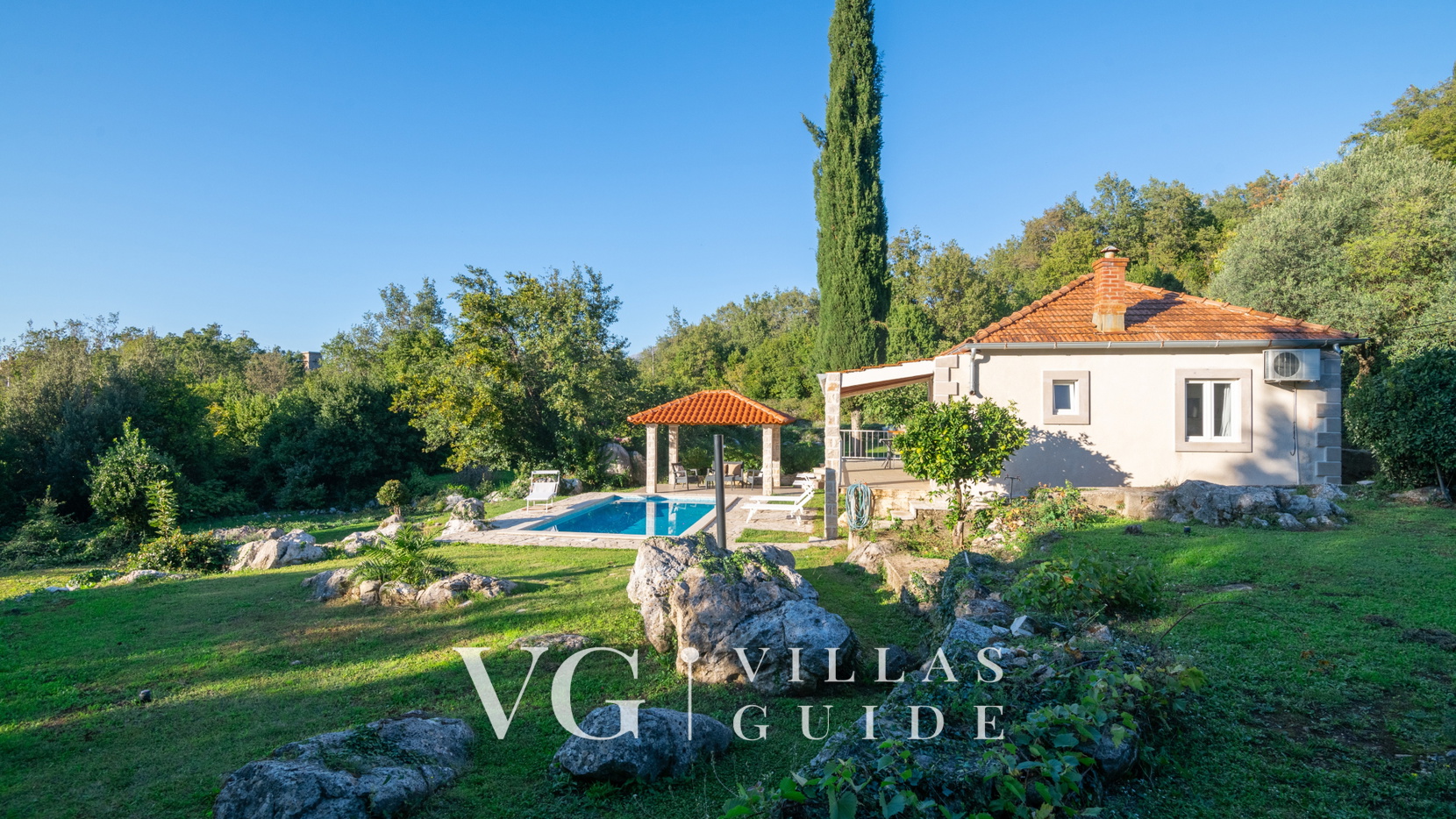 House Rilović Garden and property exterior