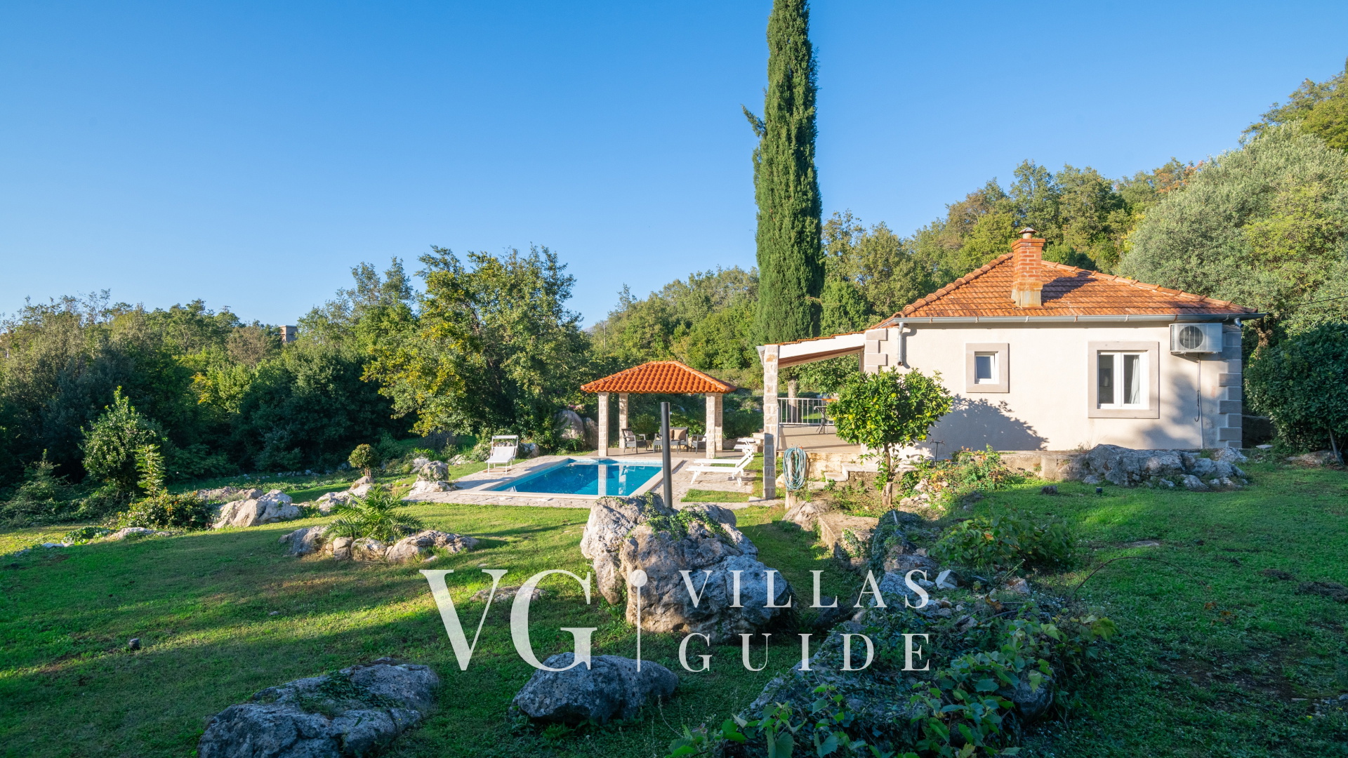 House Rilović Garden and property exterior