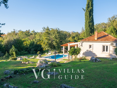 House Rilović Garden and property exterior