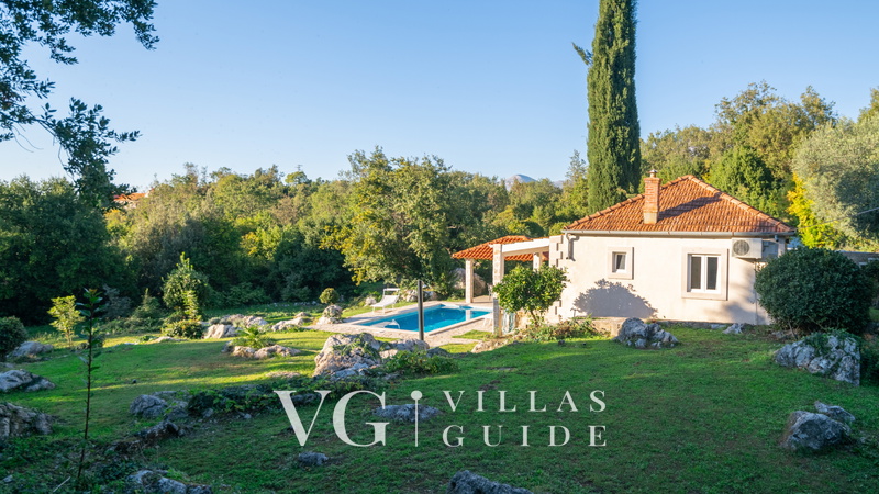 House Rilović Garden and property exterior