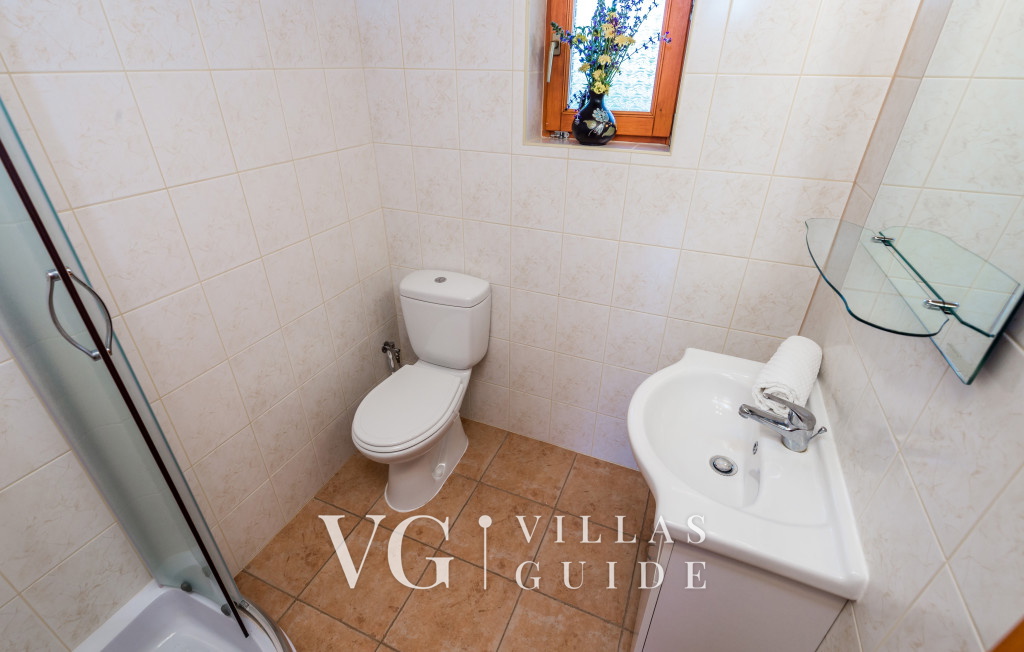 Eko Selo Krš Bathroom