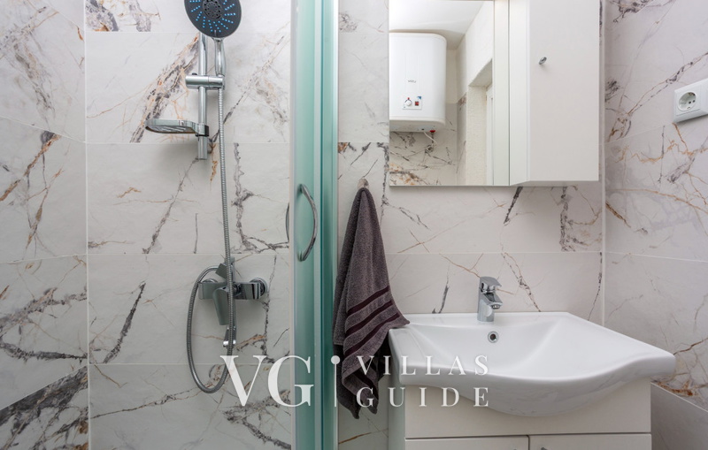 Villa Nina with pool - Kvarner Kupaonica