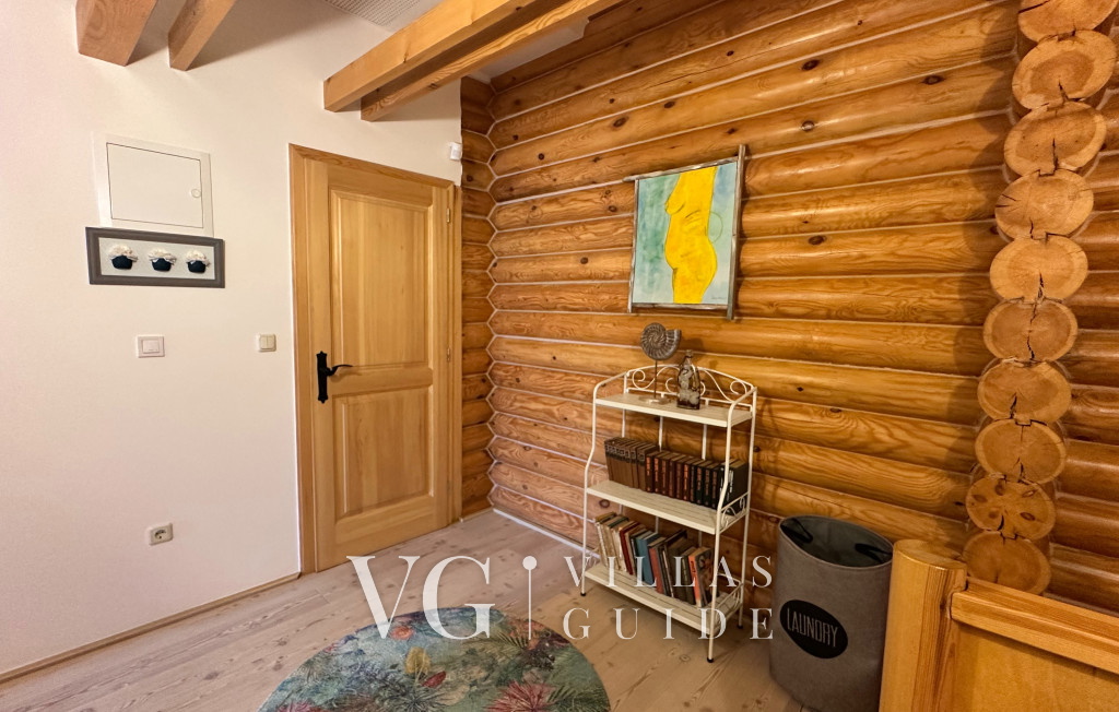 Villa Pine Log Altro