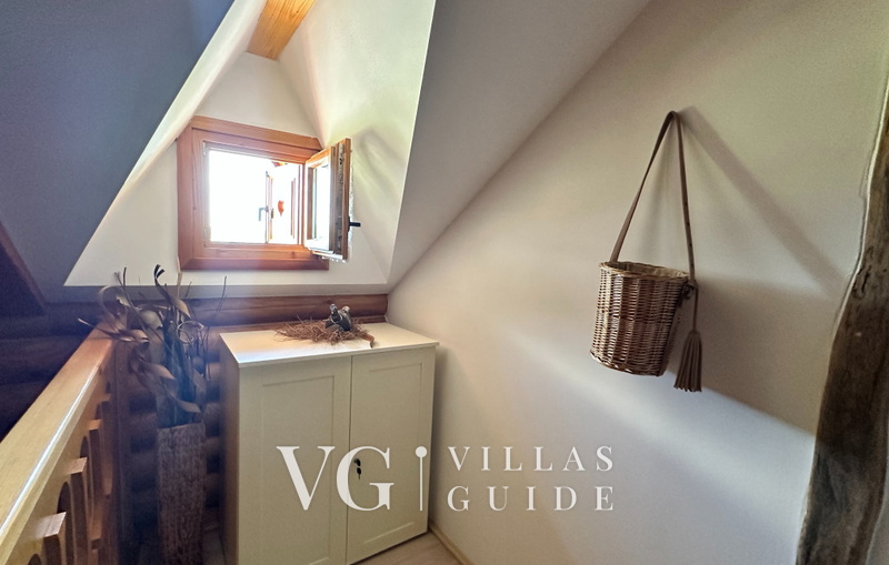 Villa Pine Log Altro