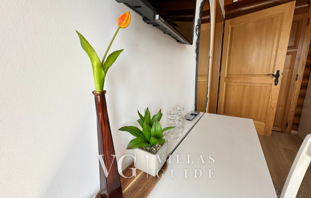 Villa Pine Log Altro