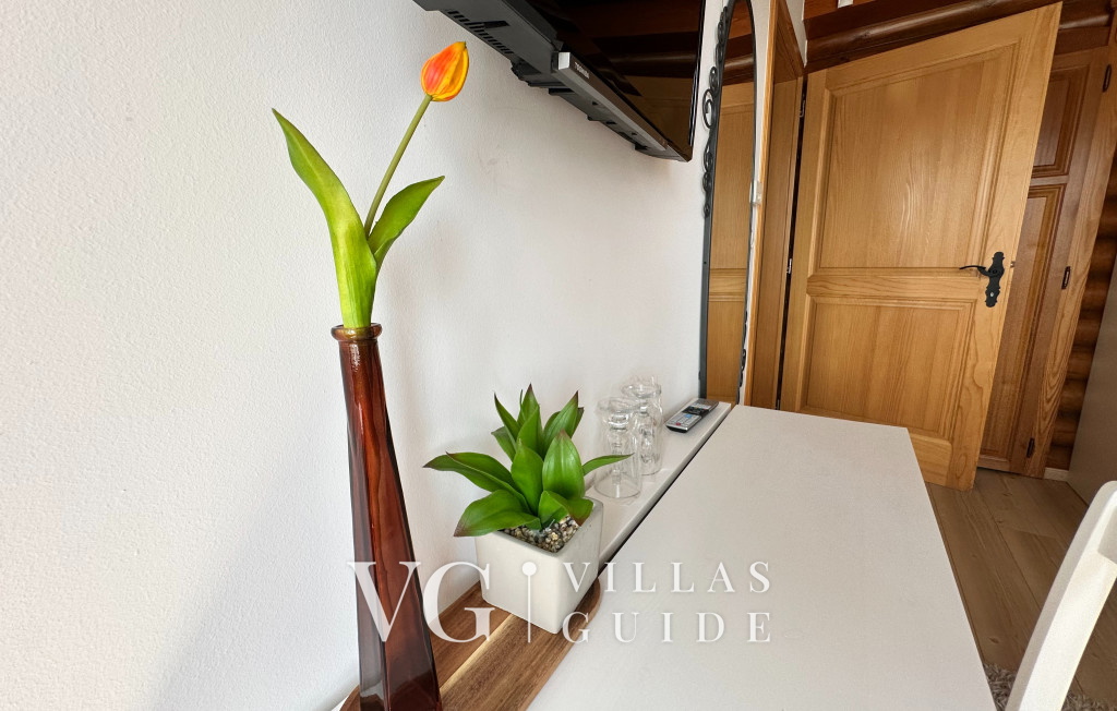 Villa Pine Log Altro