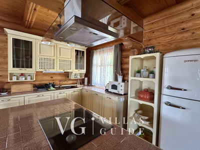 Villa Pine Log Cucina