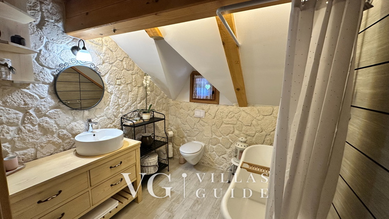 Villa Pine Log Bathroom