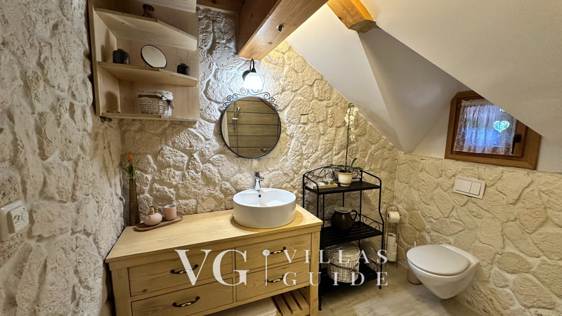 Villa Pine Log Bathroom