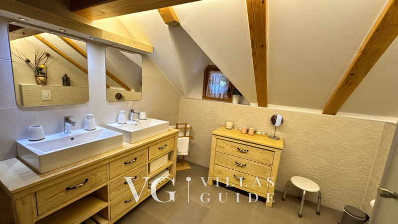 Villa Pine Log Bathroom