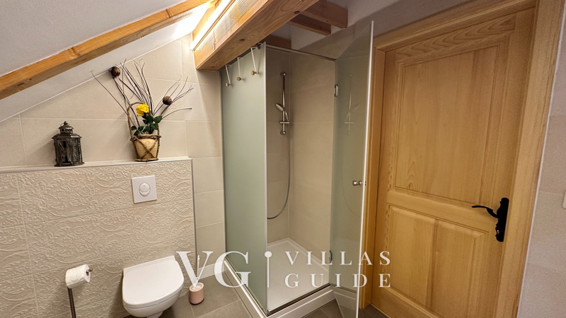Villa Pine Log Bathroom