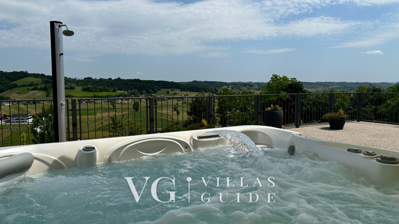 Villa Pine Log wellness