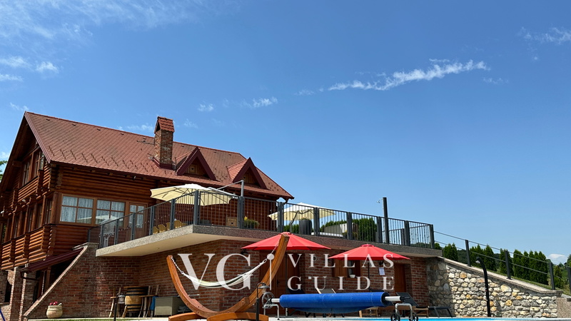 Villa Pine Log Garden and property exterior