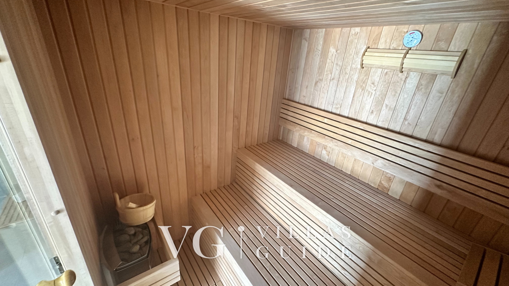 Villa Pine Log wellness