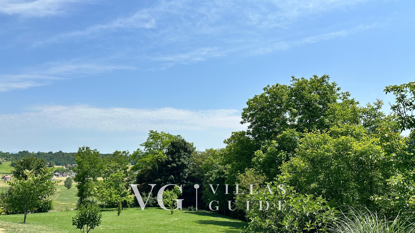 Villa Pine Log Microlocation