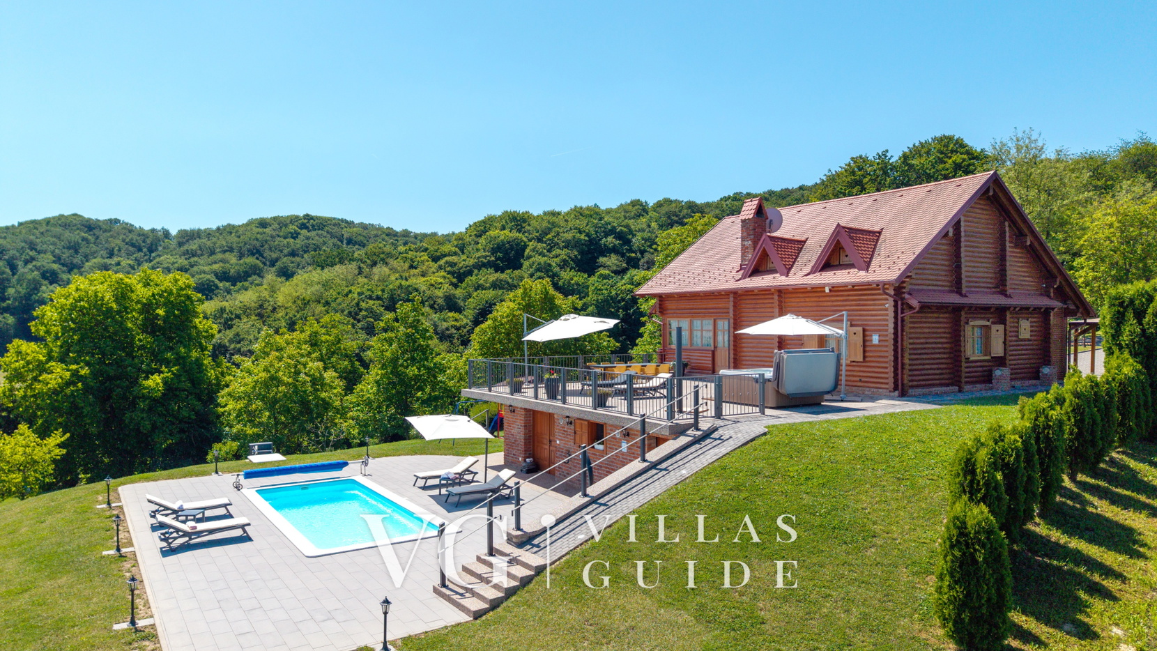 Villa Pine Log Garden and property exterior