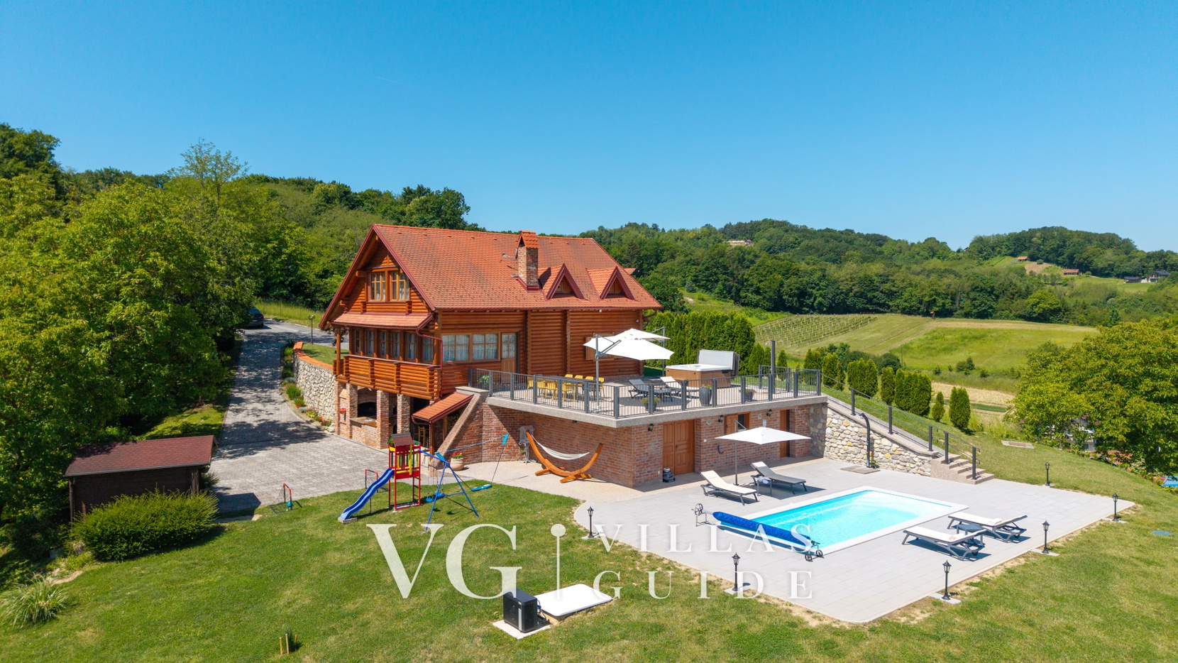 Villa Pine Log
