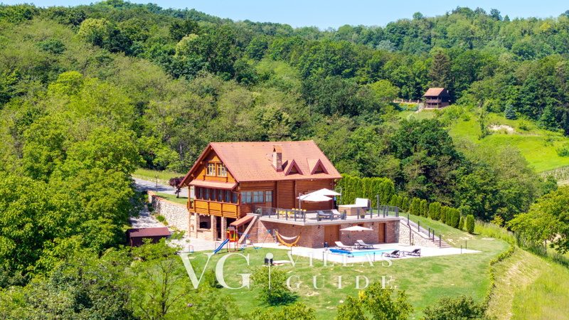 Villa Pine Log Garden and property exterior