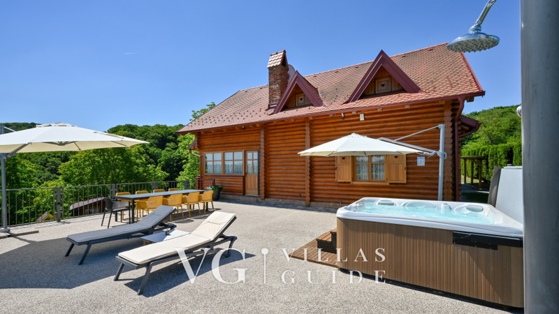 Villa Pine Log wellness