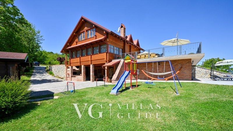 Villa Pine Log