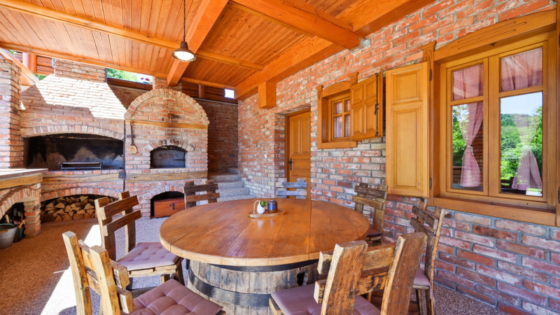 Villa Pine Log