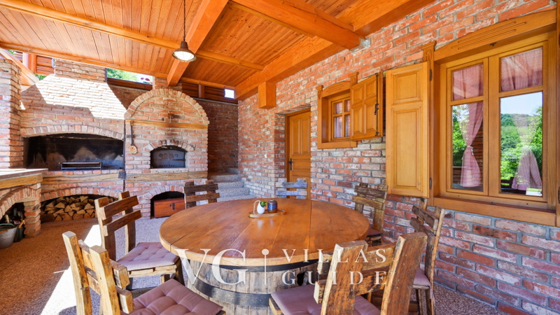 Villa Pine Log