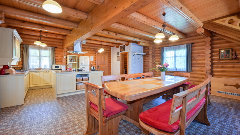 Villa Pine Log