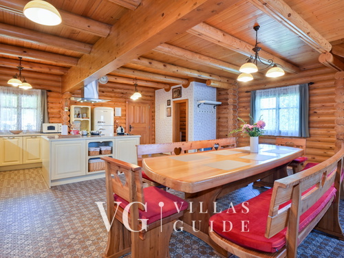 Villa Pine Log