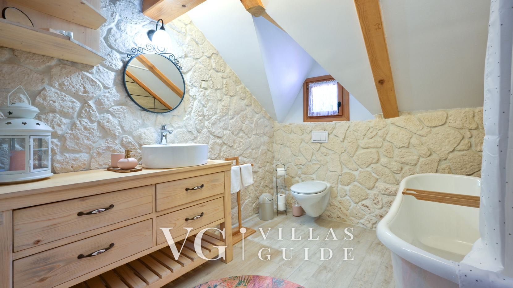 Villa Pine Log Bathroom