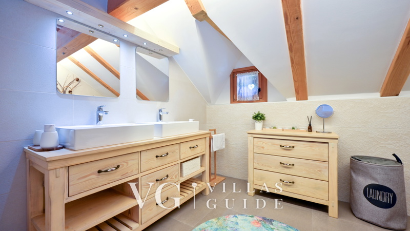 Villa Pine Log Bathroom